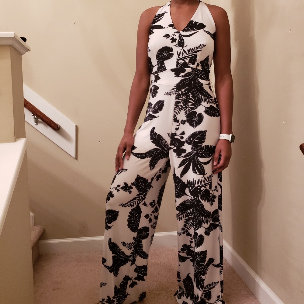 N.Y. & CO. Halter Top Wide Leg Jumpsuit, sz 6
